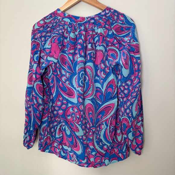 Lilly Pulitzer Elsa Silk Top-Blue Reel Me In Print-Smocked-Size Small - Picture 5 of 5